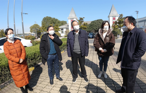 李炜主席调研领导污水处置厂疫情防控工作并亲切探望一线员工