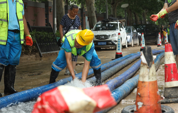 星夜集结，，，，，驰援河南！ 腾博诚信为本奔赴河南进行抢险救灾工作