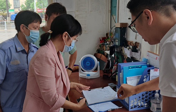 公司组织发展疫情防控安全查抄，，，，，，全力筑牢战“疫”防线