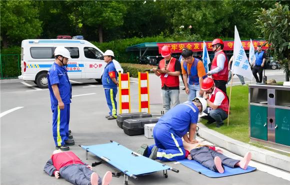 腾博诚信为本进行中毒窒息应急接济演练较量